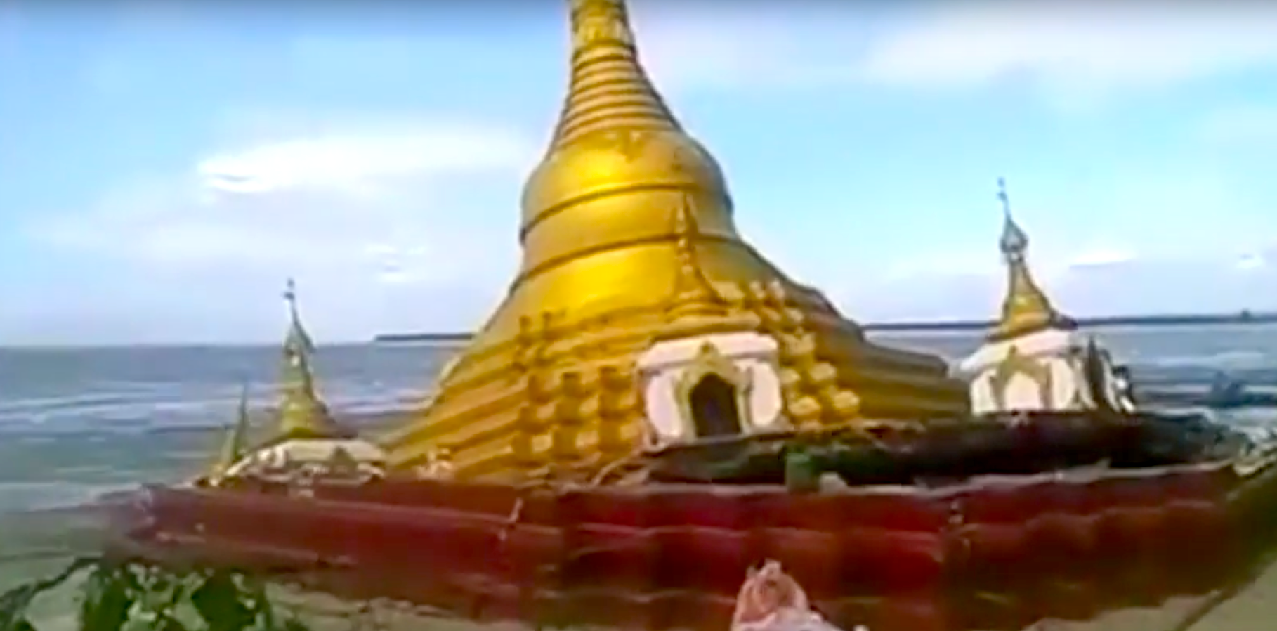 Pagoda hundiéndose