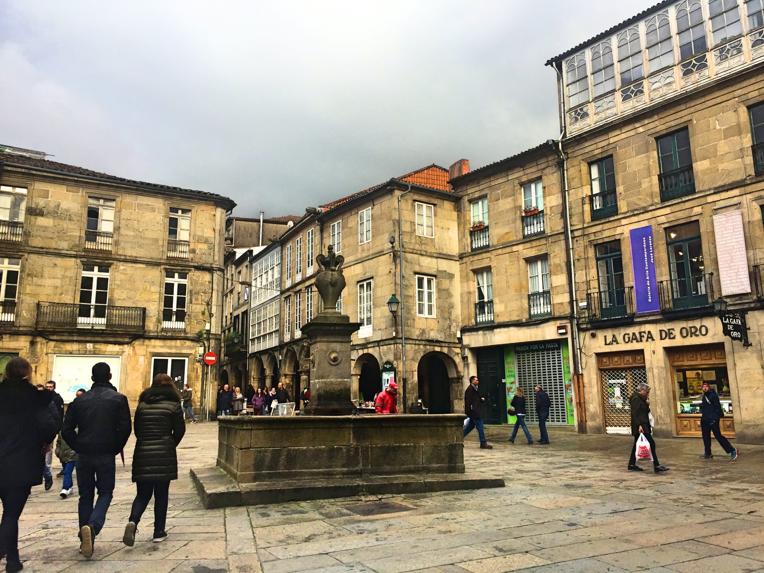 Nos adentramos en el casco viejo. Fotografía de Elena Ortega