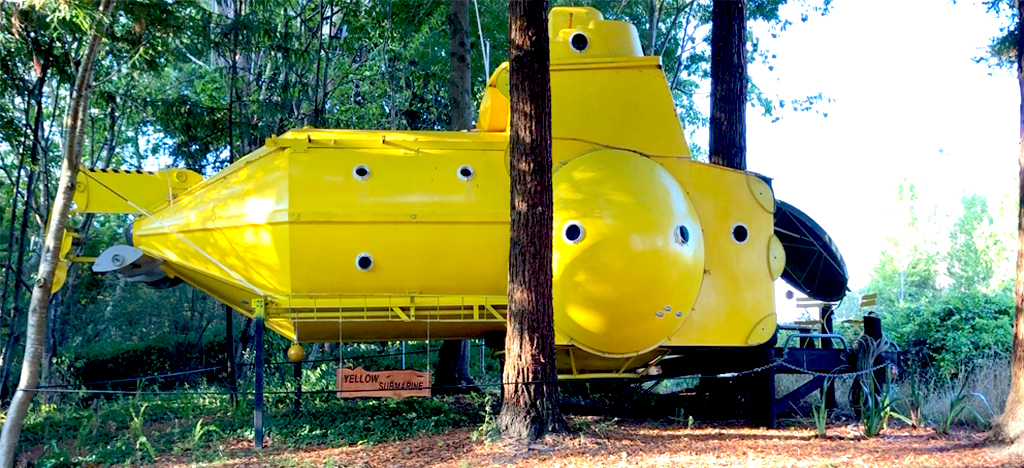 Un submarino amarillo en mitad de la nada neozelandesa | Foto: @PaulLenk