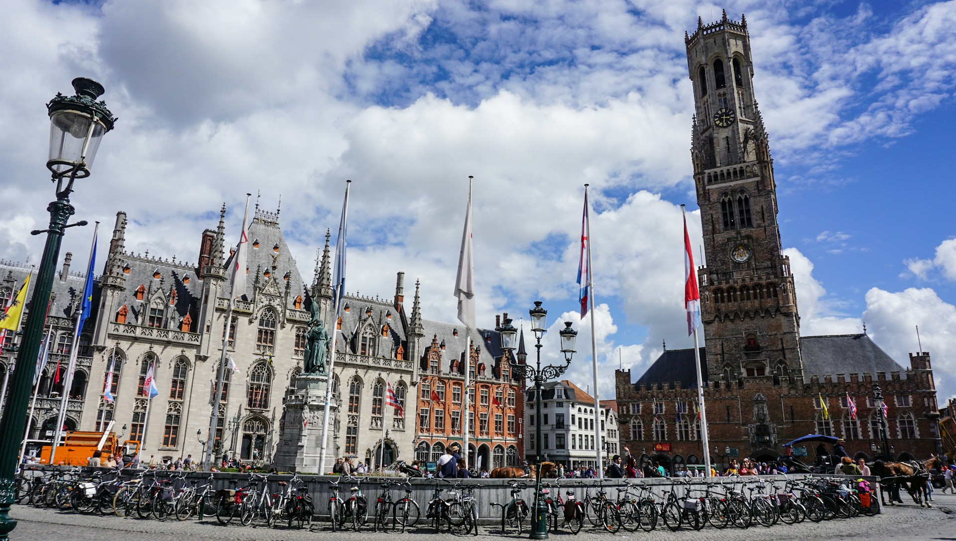 qué-ver-en-brujas-en-un-día-grote-markt qué-ver-en-brujas-en-un-día-grote-markt