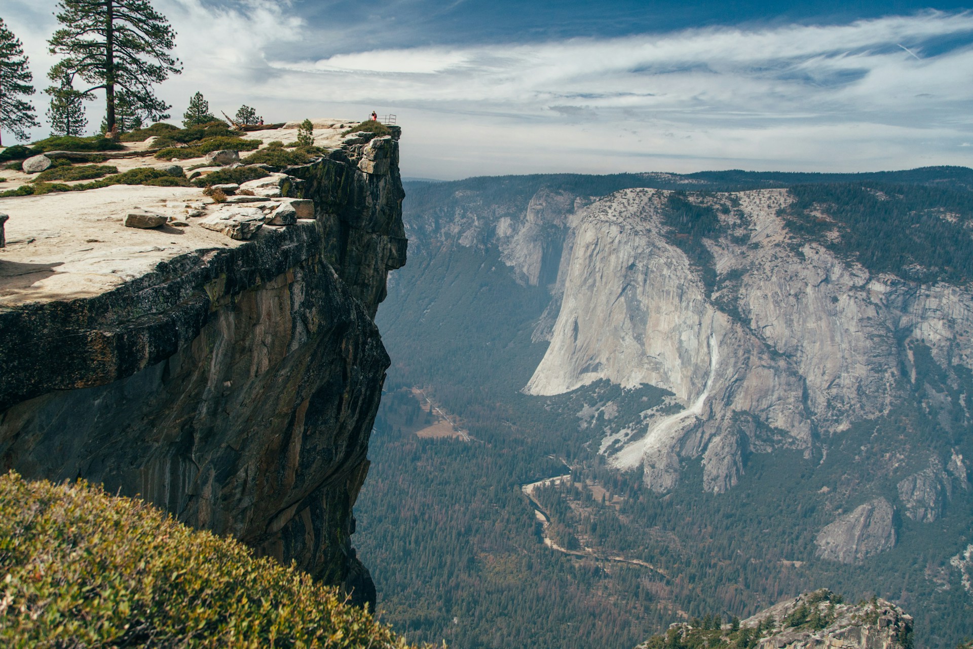 Taft Point, senderismo en Yosemite Taft Point, senderismo en Yosemite